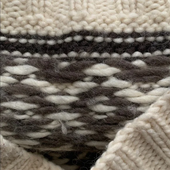 GAP Cream and Black Patterned Wool Sweater - Picture 3 of 3